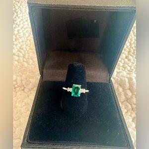 14K yellow gold Emerald diamond ring